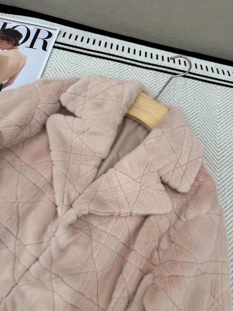 chr1st1an D10r outwear